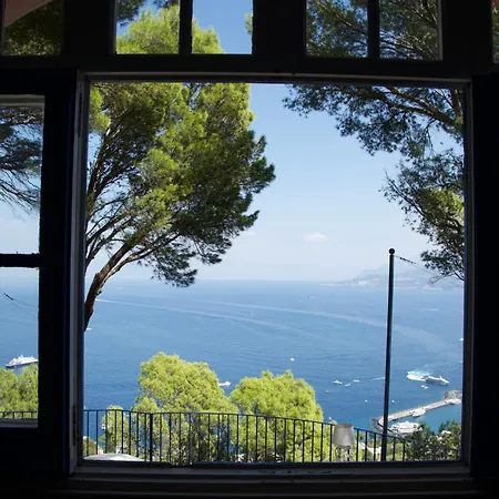 La Casa Nel Bosco 4* קאפרי