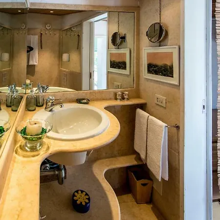 La Casa Nel Bosco ゲストハウス カプリ