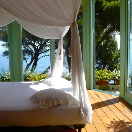 La Casa Nel Bosco Penzion Capri