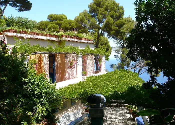 La Casa Nel Bosco Pensión Capri